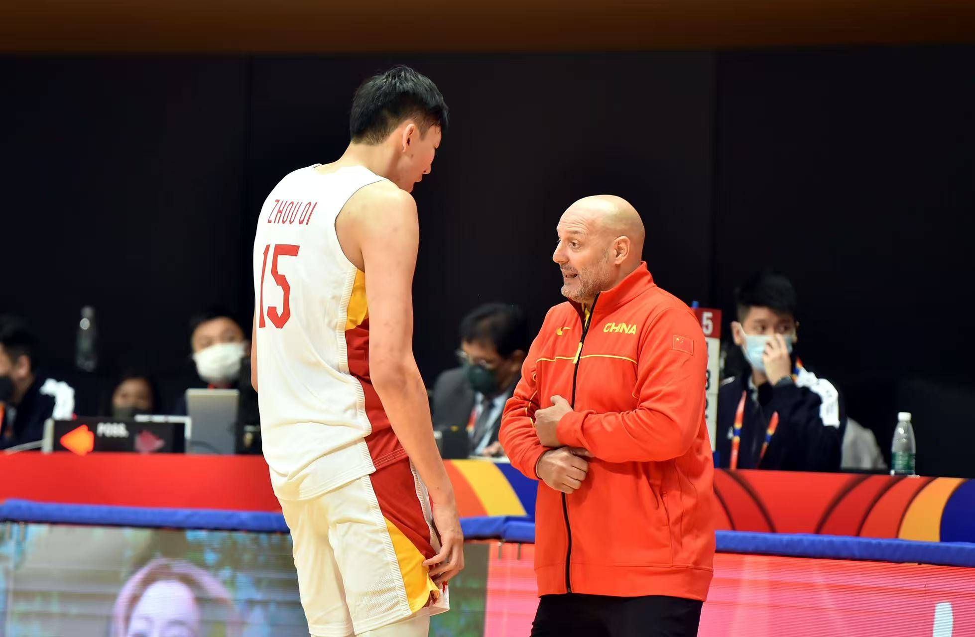 加时末段深圳男篮备战CBA季后赛，防线松动细节曝光，底气十足，球队文化再被提及的简单介绍