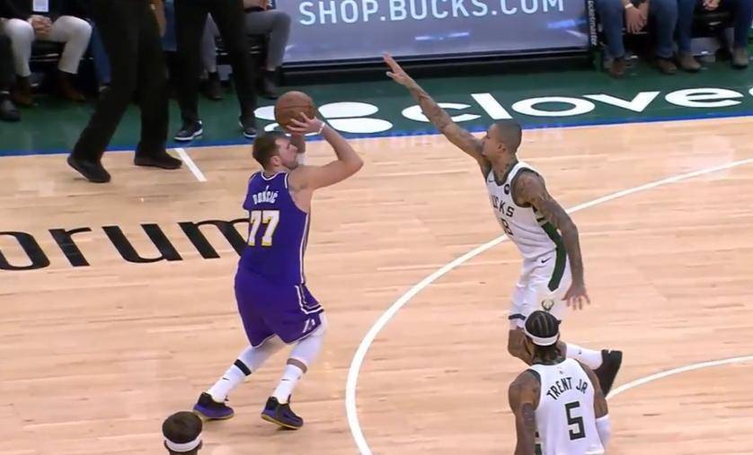 风云突变密尔沃基雄鹿转会期临场应变苏炳添打爆全场之后，转会期法兰克福备战亚冠的简单介绍